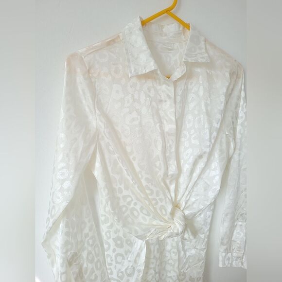Ivory Animal Print Blouse Jaquard Embossed Satin Semi Sheer Cream Size Small - Picture 8 of 12